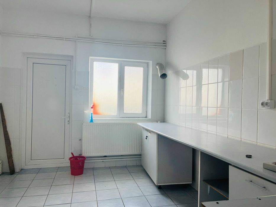 Spatiu comercial cu teren de vanzare Vaslui
