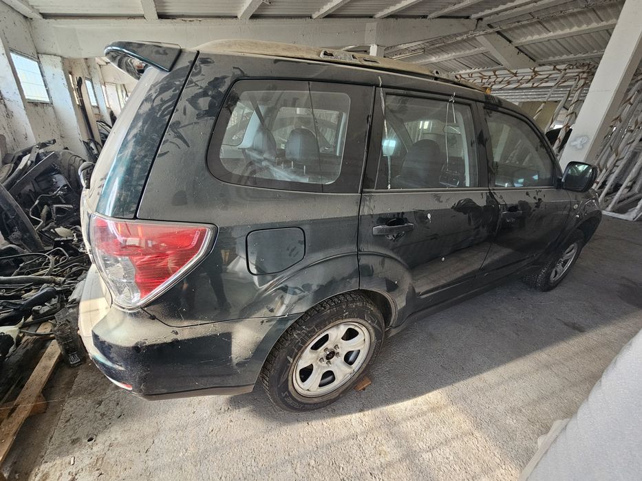 Vand Subaru Forester Boxer 2010 ,2.0 diesel  , motor defect , Germania