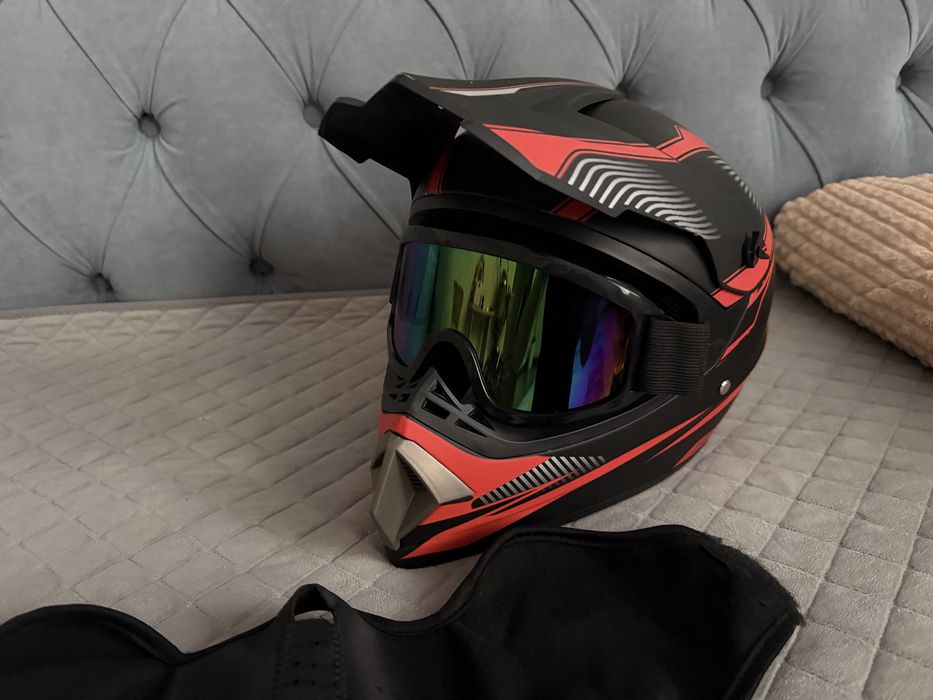 шлем с очками и маской