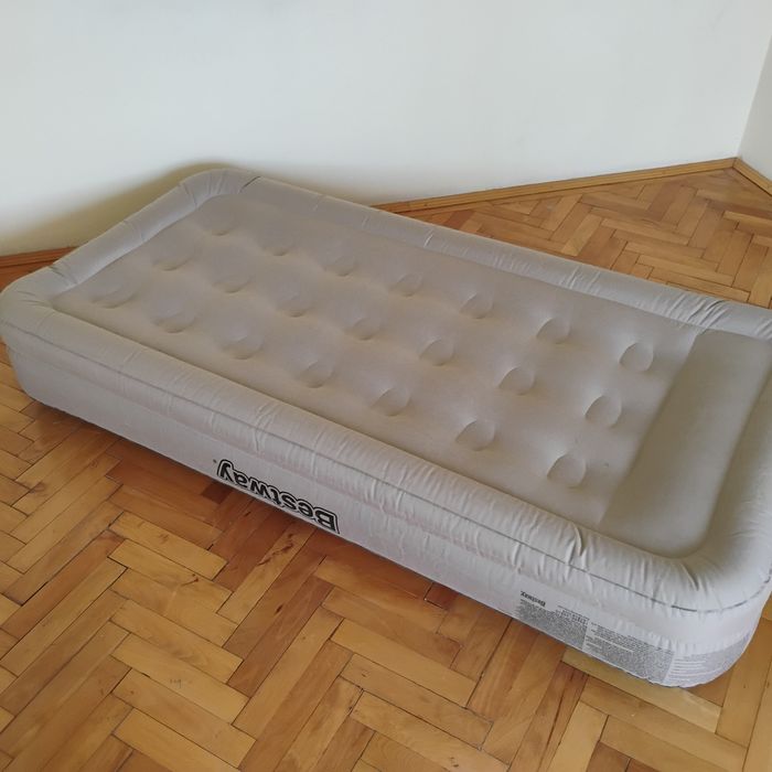 Saltea gonflabila Bestway cu pompa electrica încorporată