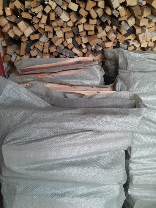 Продам дрова  в мешках  сухие  б/у .Доставка есть Мешок 1200