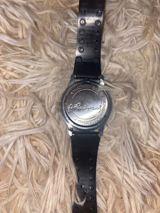 Часы рабочие с подписем Назарбаева