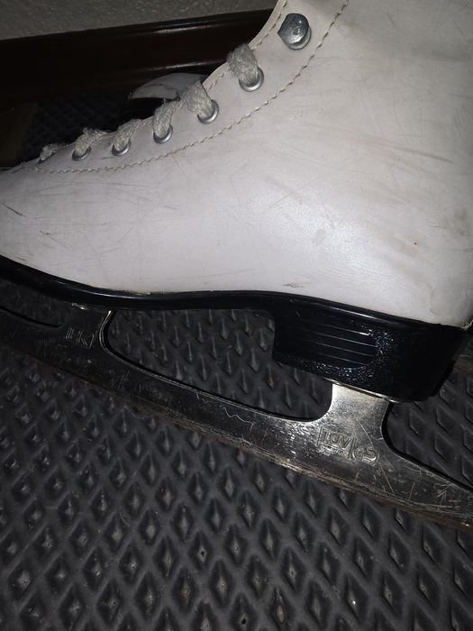 Коньки фигурные белые