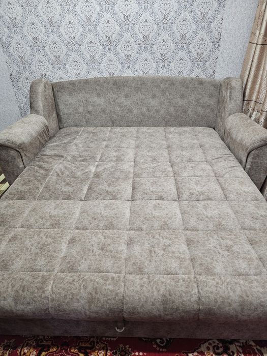 Продам практически новый диван