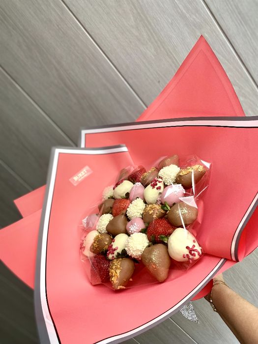 Клубника в шоколаде букеты