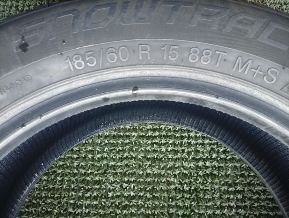 185 60 15 Vredestein m+s 80 lei bucata