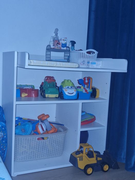 Vând măsuță înfășat