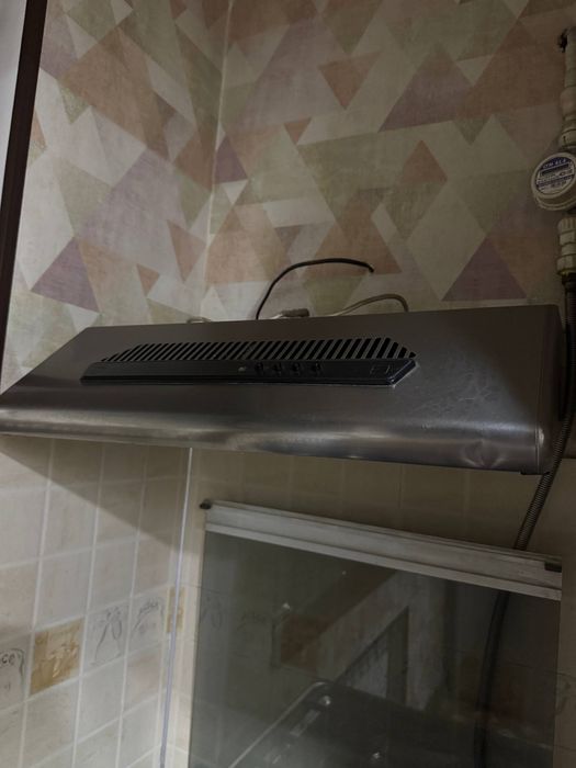 Газовая плита и вытяжка