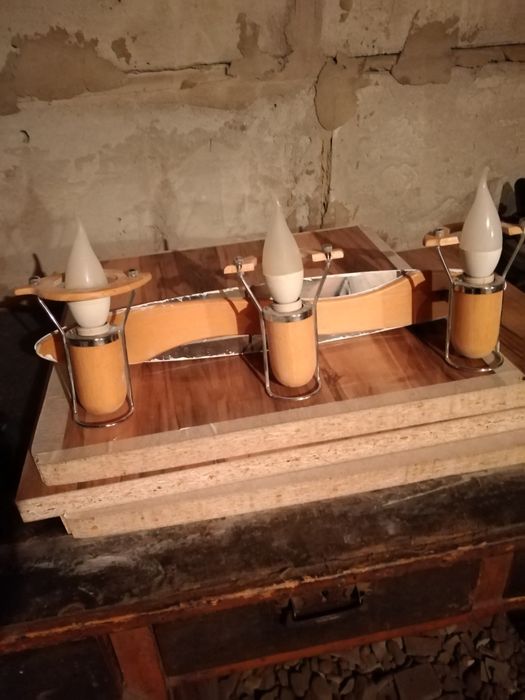 Люстра трехрожковая.