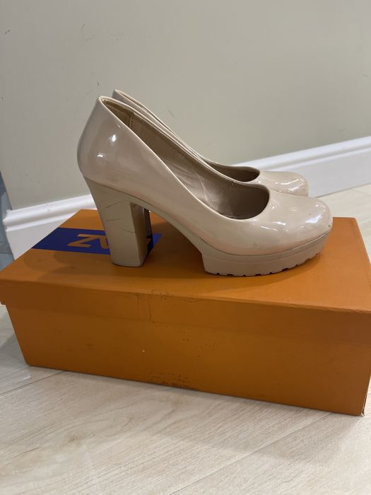 Туфли, лаковые бежвые