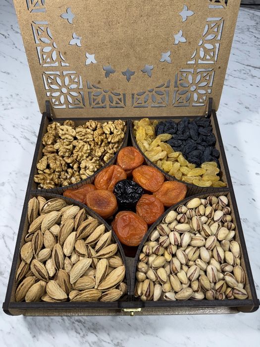 Подарочный набор орехов сухофруктов  chaqchuq quruq meva sovg'a savat