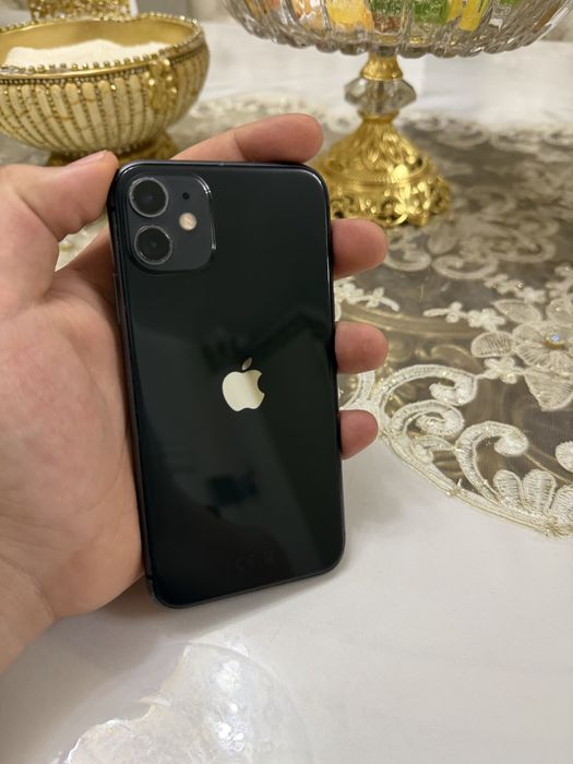 Продам Айфон 11 64g