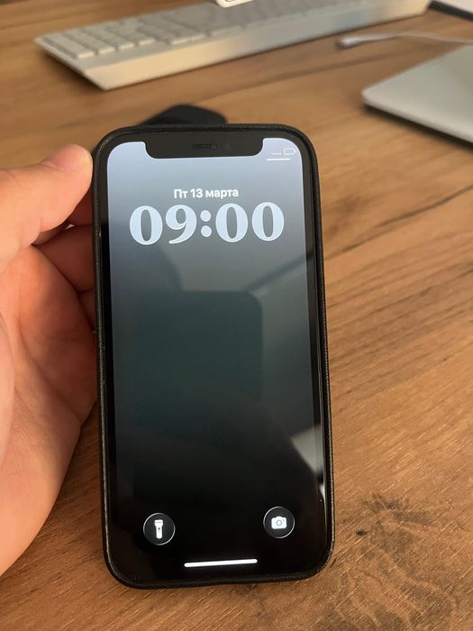 iPhone 12 mini в хорошем состоянии