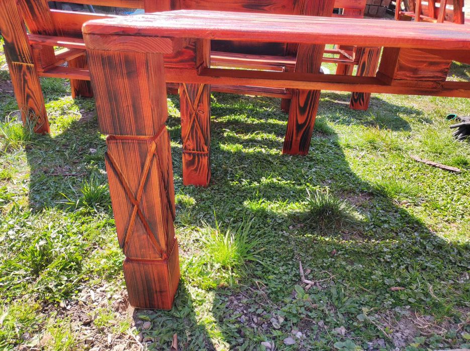 Bănci si mese si ornamente de grădină