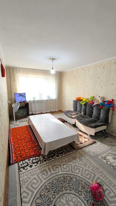 Продаётся 2-комнатная квартира на 1 этаже. ЖАНГЕЛДИНА-остановка АЙГУЛЬ