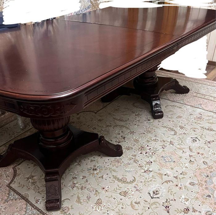 Стол из натурального дерева раздвижной