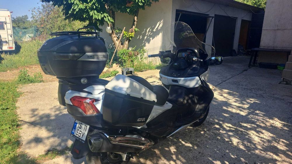 Suzuki Burgman 650 schimb cu scuter intre 125--400cc sau hala metalica