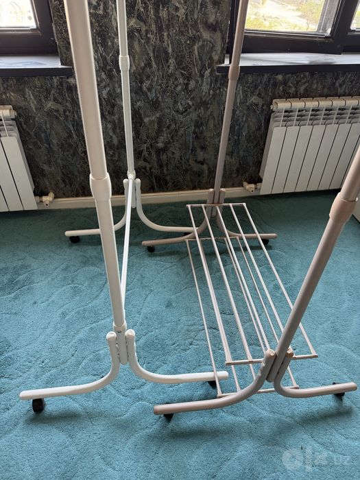 Продаю две вешалки вместе
