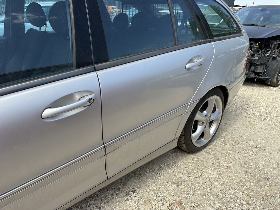 Врата задна лява за Мерцедес w203 c220 комби!