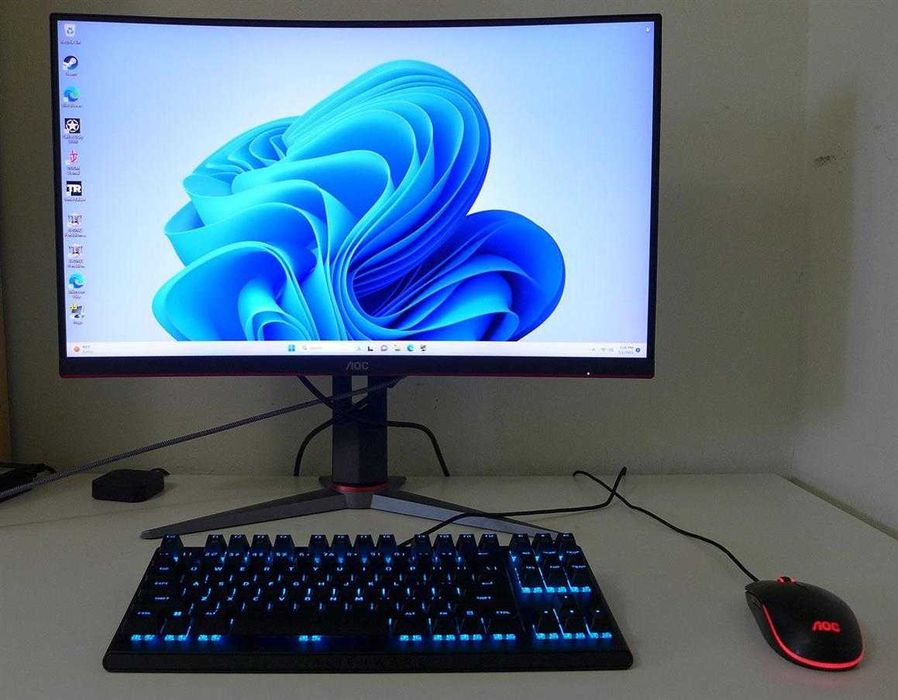 240Hz Gaming Monitor AOC 27" – 0.5ms / Curved / FreeSync – Перфектен
