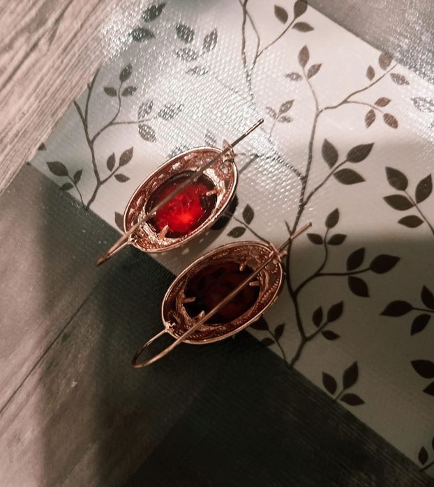 Серьги с красными камнями