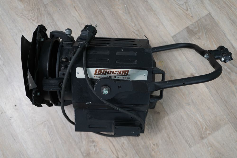 Студинный свет Arri, Logocam