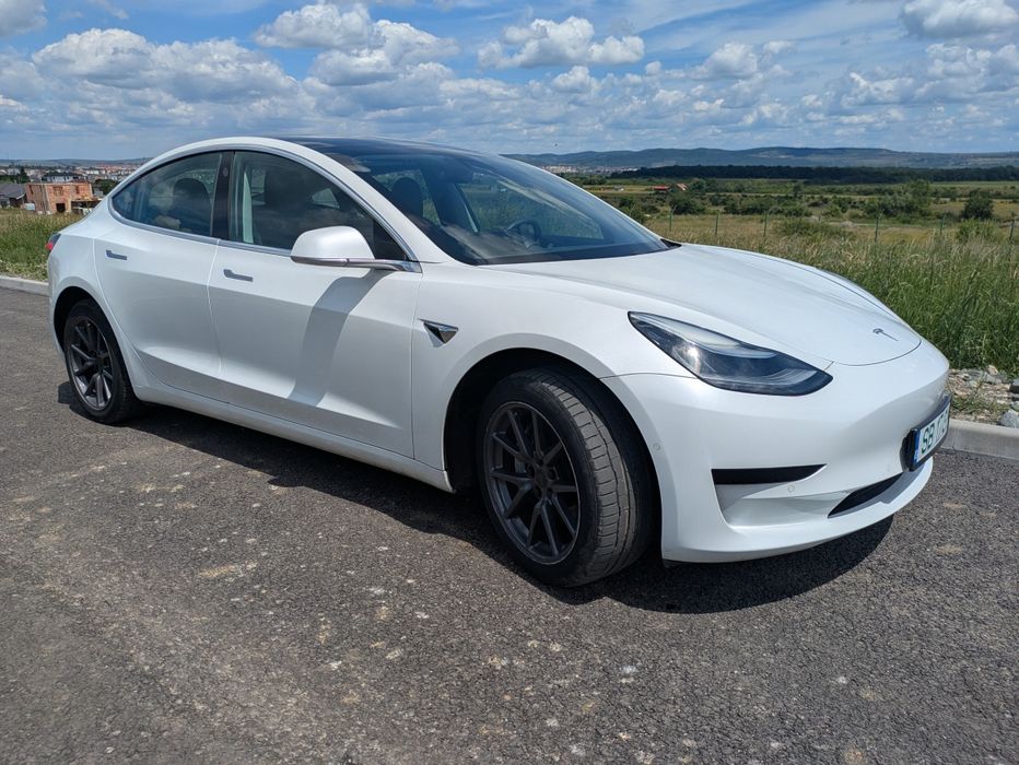 TESLA Model 3 2020 — imagine 3