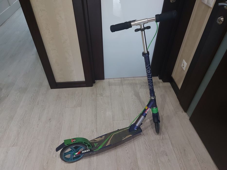 Самокат Roces  .