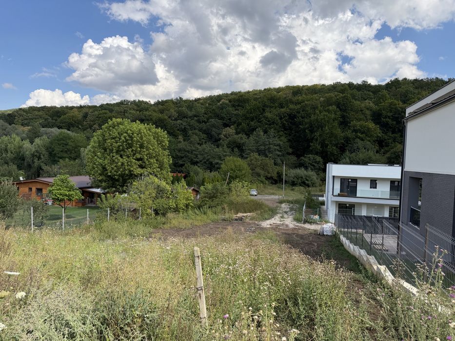 Vand teren cu autorizatie de construire duplex pr Velea Garboului!