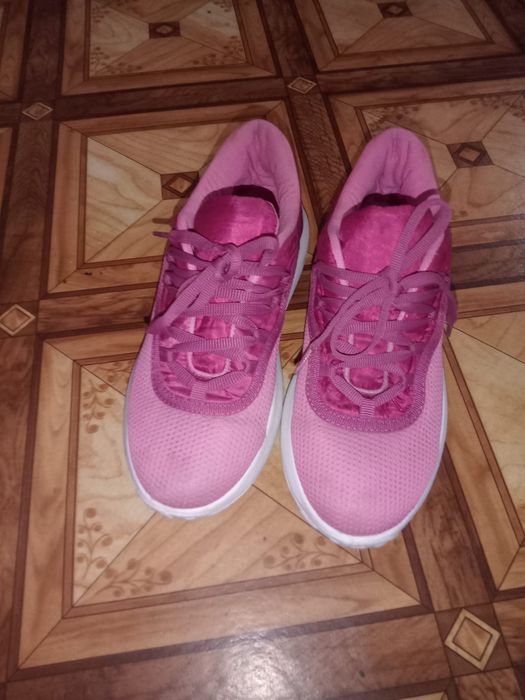 Кроссовки за 1500