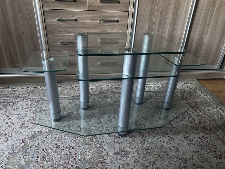 Стеклянный столик