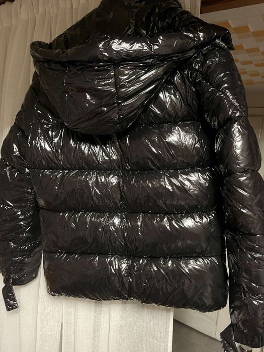 Продавам зимно яке на Moncler размер S