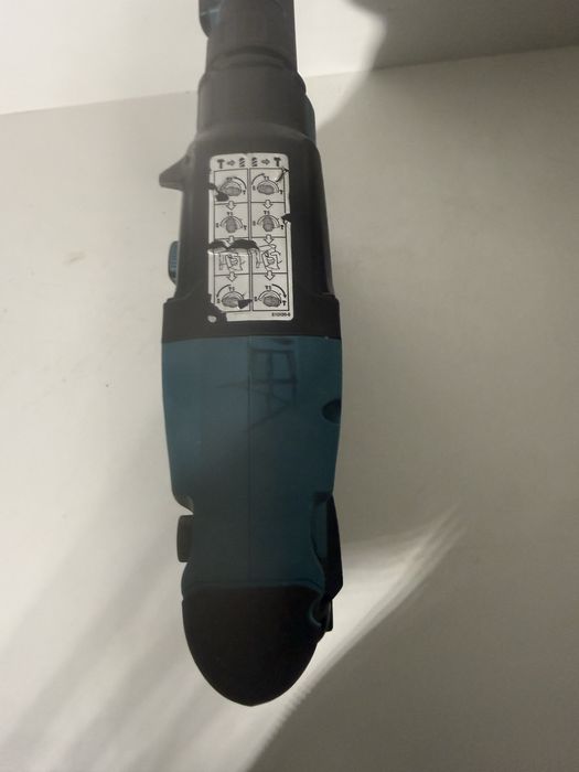 Makita DHR 242 rotopercutor cu aspirator