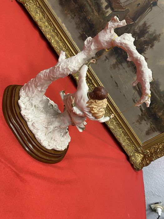 Италианска фигура от бисквитен порцелан от 1960 г capodimonte