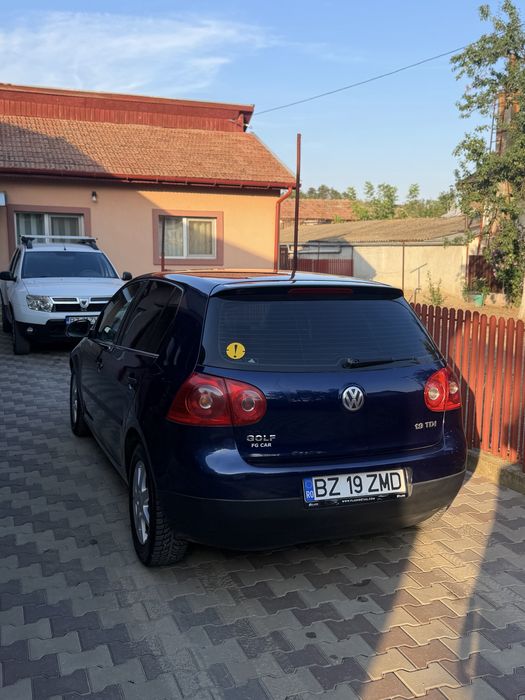 Vand Volkswagen Golf 5 sau schimb!