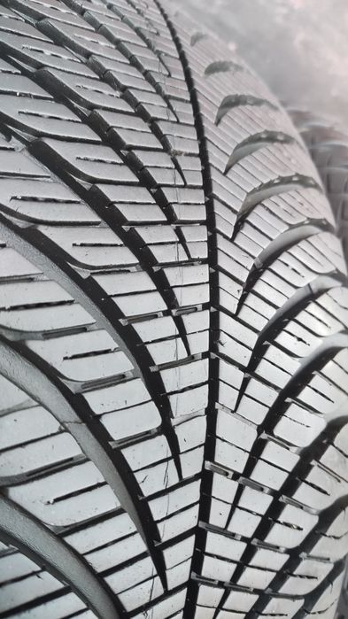 2бр. всесезонни гуми 195/50/15 GoodYear Vector 4 Season 
dot23
8mm
Мно