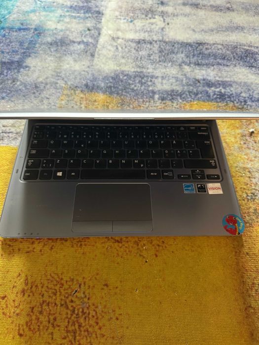 aptop samsung 535u , slim, metalic , video 2 gb - 380 lei