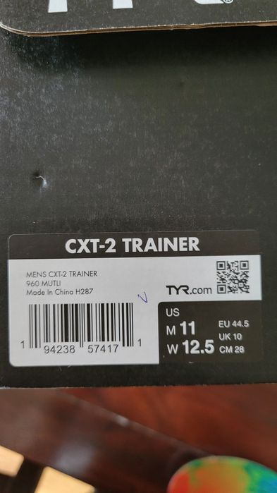 Продавам чисто нови маратонки  TYR