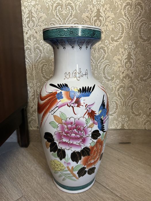 Вазы фарфоровые