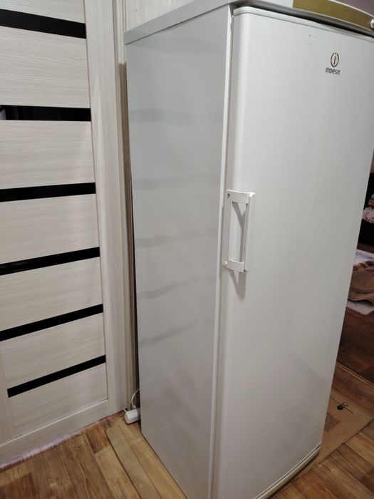 Продаю рабочий морозильник