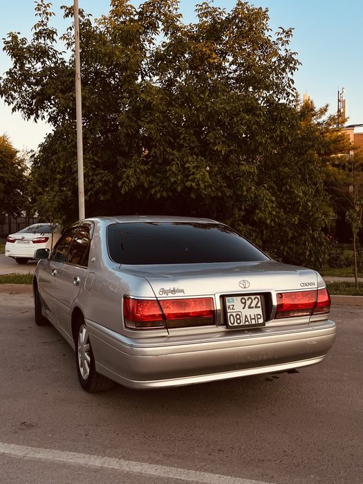 Toyota crown 2003год