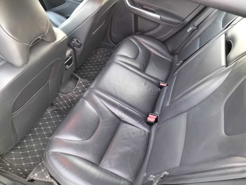 Volvo v60-2.4 AWD plug jn hybrid 283 CP