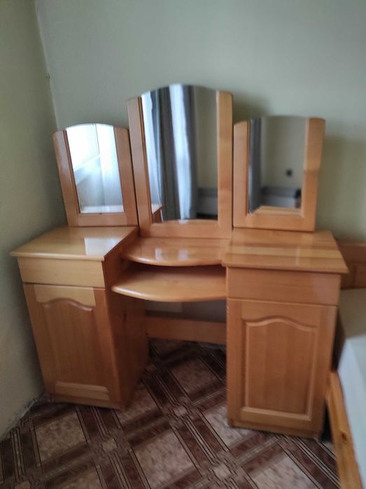 Спален комплект-спалня,гардероб с надстройка и тоалетка