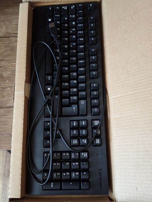 Yangi Lenovo USB Traditional Keyboard (Simli klaviatura
