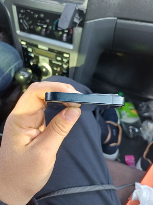 Айфон 13 идеальном состоянии