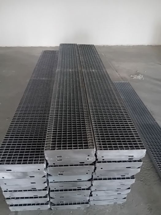 Trepte zincate de exterior  4mm grosime