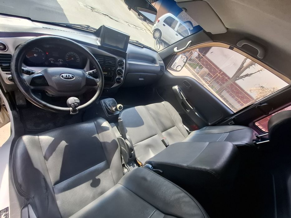 Kia bongo xolati idela kelib bemalol korasila rasxodi yoq yurib turgan