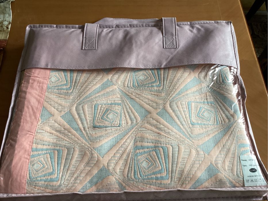 Покрывало, постельное, пододеяльник, наволочка, рушник.