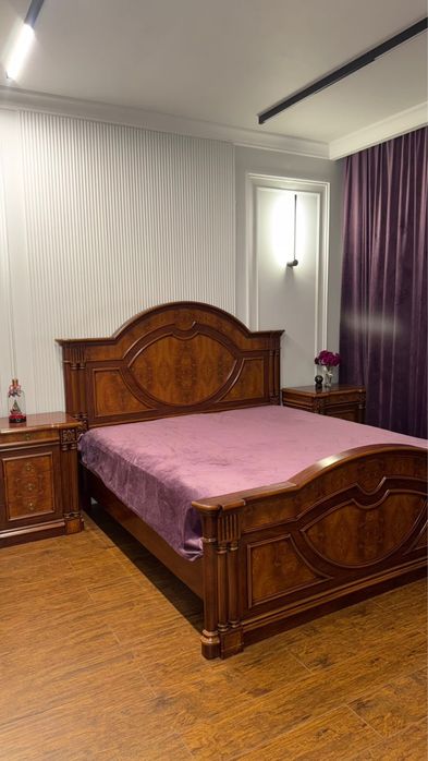 Продам 2-х спальный гарнитур из дерева