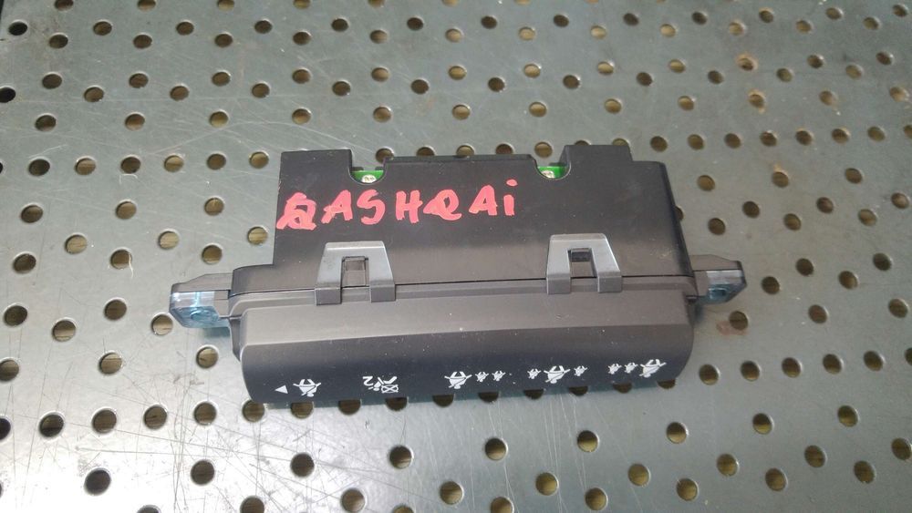Display indicator centuri siguranta nissan qashqai j10 nj10 jj10e 68260jd92aj p10075a7711000